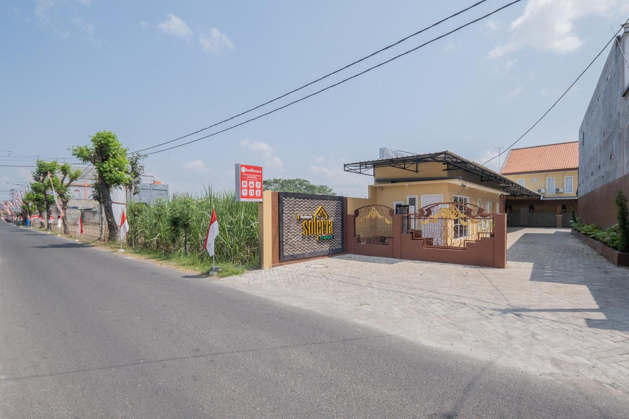 Готель Reddoorz Syariah Near Rsud Dr Iskak Tulungagung Kedungwaru Екстер'єр фото