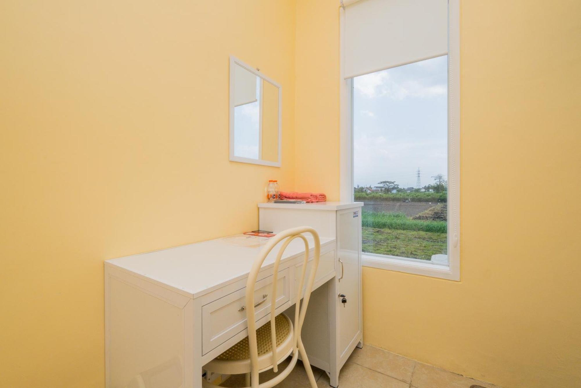 Готель Reddoorz Syariah Near Rsud Dr Iskak Tulungagung Kedungwaru Екстер'єр фото