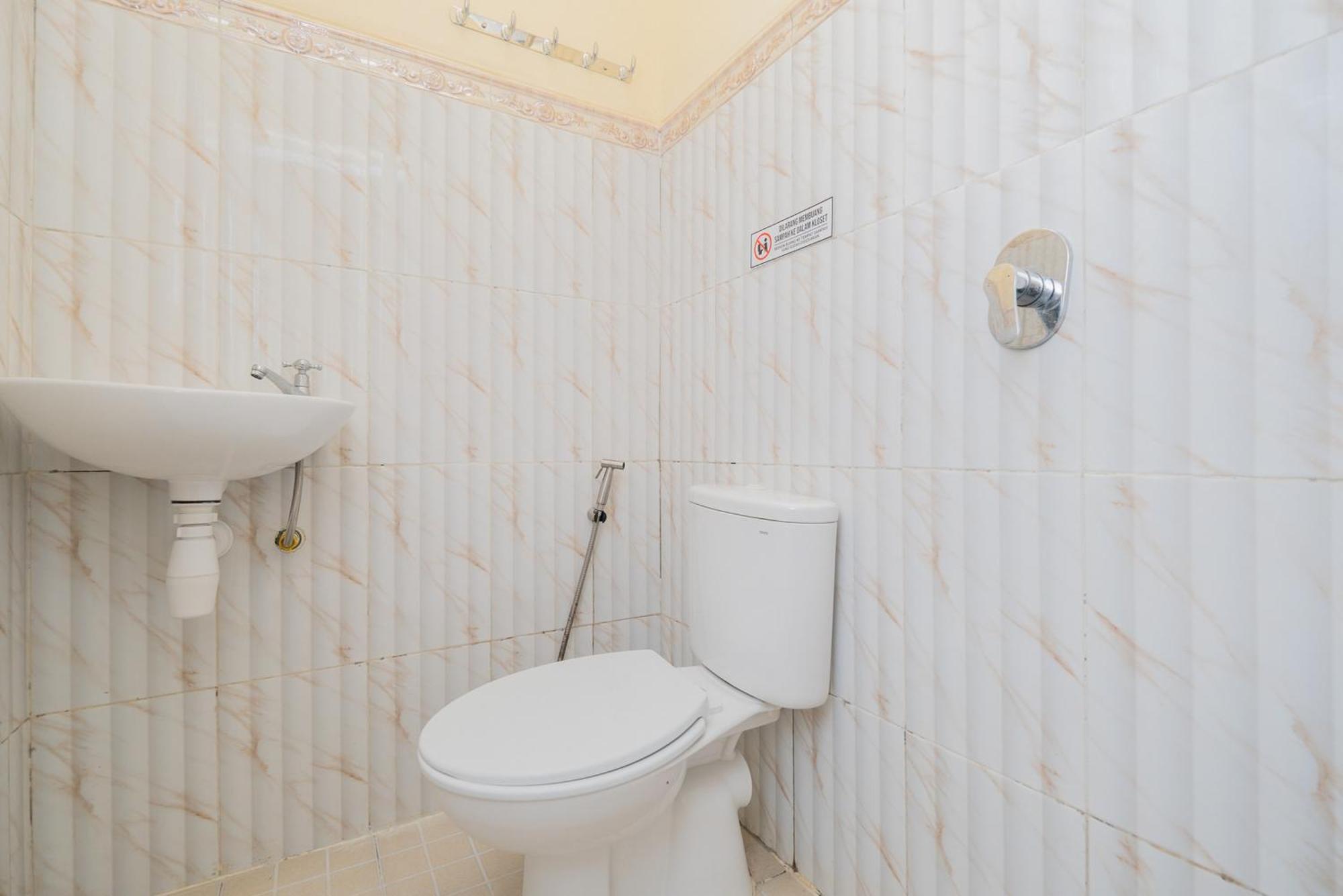 Готель Reddoorz Syariah Near Rsud Dr Iskak Tulungagung Kedungwaru Екстер'єр фото